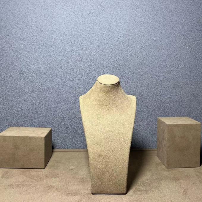 La joyería de la exhibición del soporte del pequeño tenedor del medio del collar de la microfibra del terciopelo de Brown coloca al organizador Displays de la joyería del busto del maniquí para las demostraciones del acontecimiento de la tienda