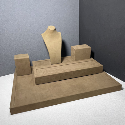 Busto medio del maniquí de la joyería del soporte del tenedor del collar de la microfibra del terciopelo de Brown pequeño