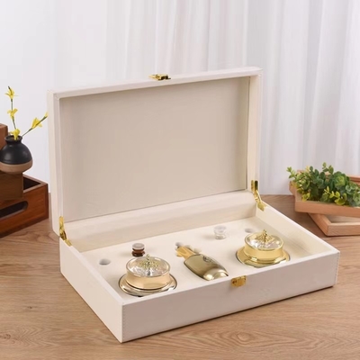 Caja de almacenamiento cosmética de lujo modificada para requisitos particulares de la PU del color crema con la cerradura
