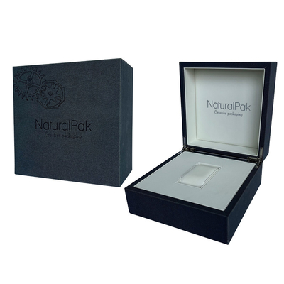 La caja de empaquetado del reloj de madera poner crema de la PU grabó en relieve a Logo Watch Box For Men