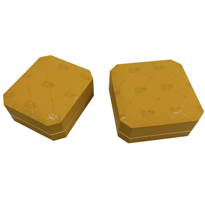 La forma del octágono modificó la caja de empaquetado de la joyería para requisitos particulares con la línea del oro